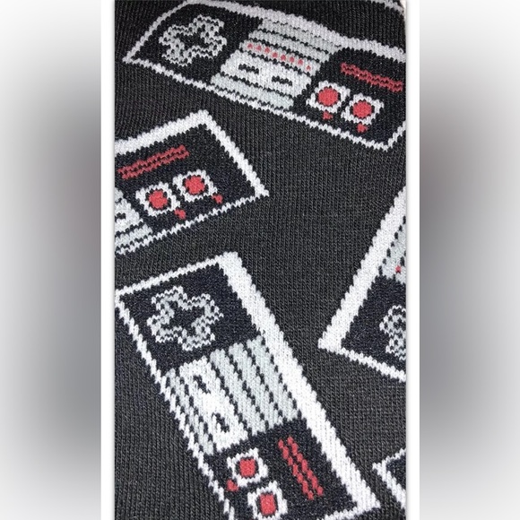 Nintendo Crew Socks 1 Pair Men's 6.5-12 Black w Controller 8 Bit NES Old School - Picture 4 of 9